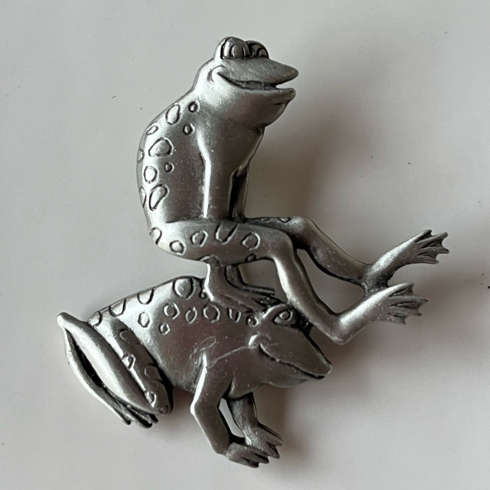 Vtg JJ Jonette Leap Frog Pewter Brooch
